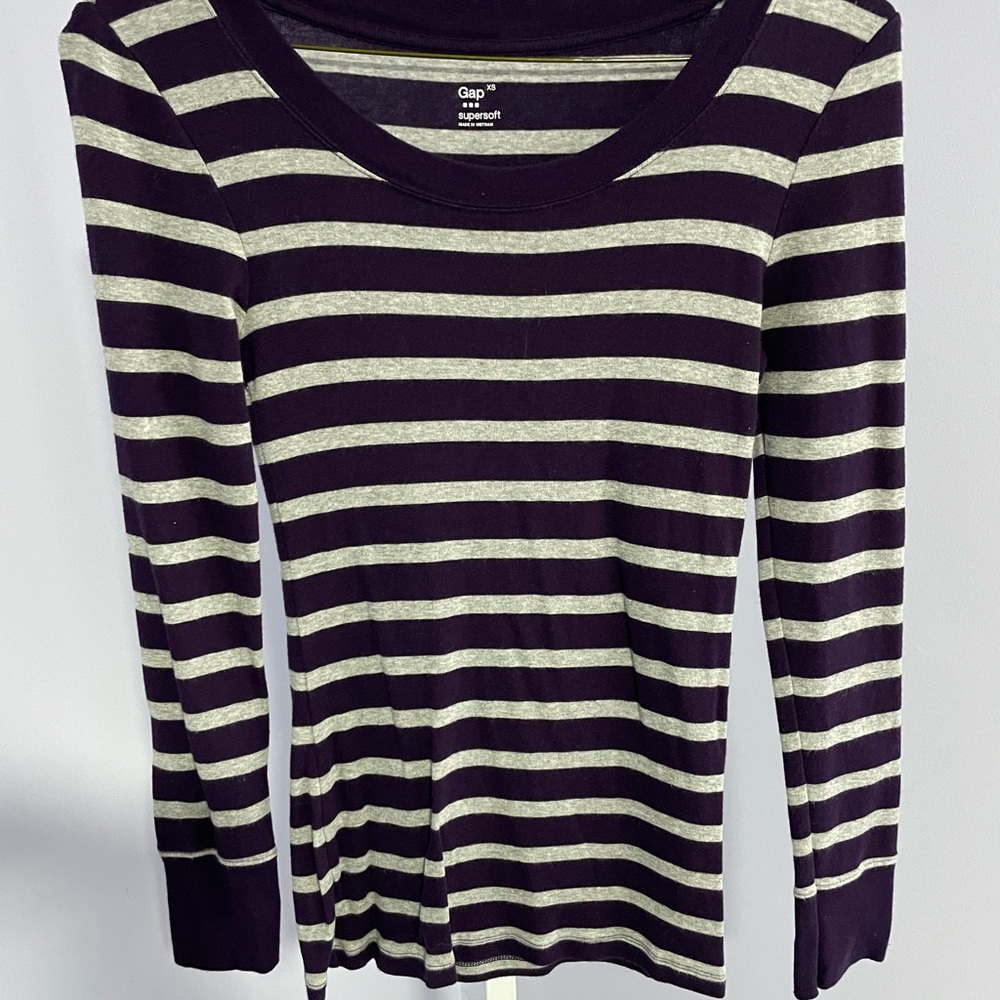 Women’s Size XS Long Sleeve Gap Shirt